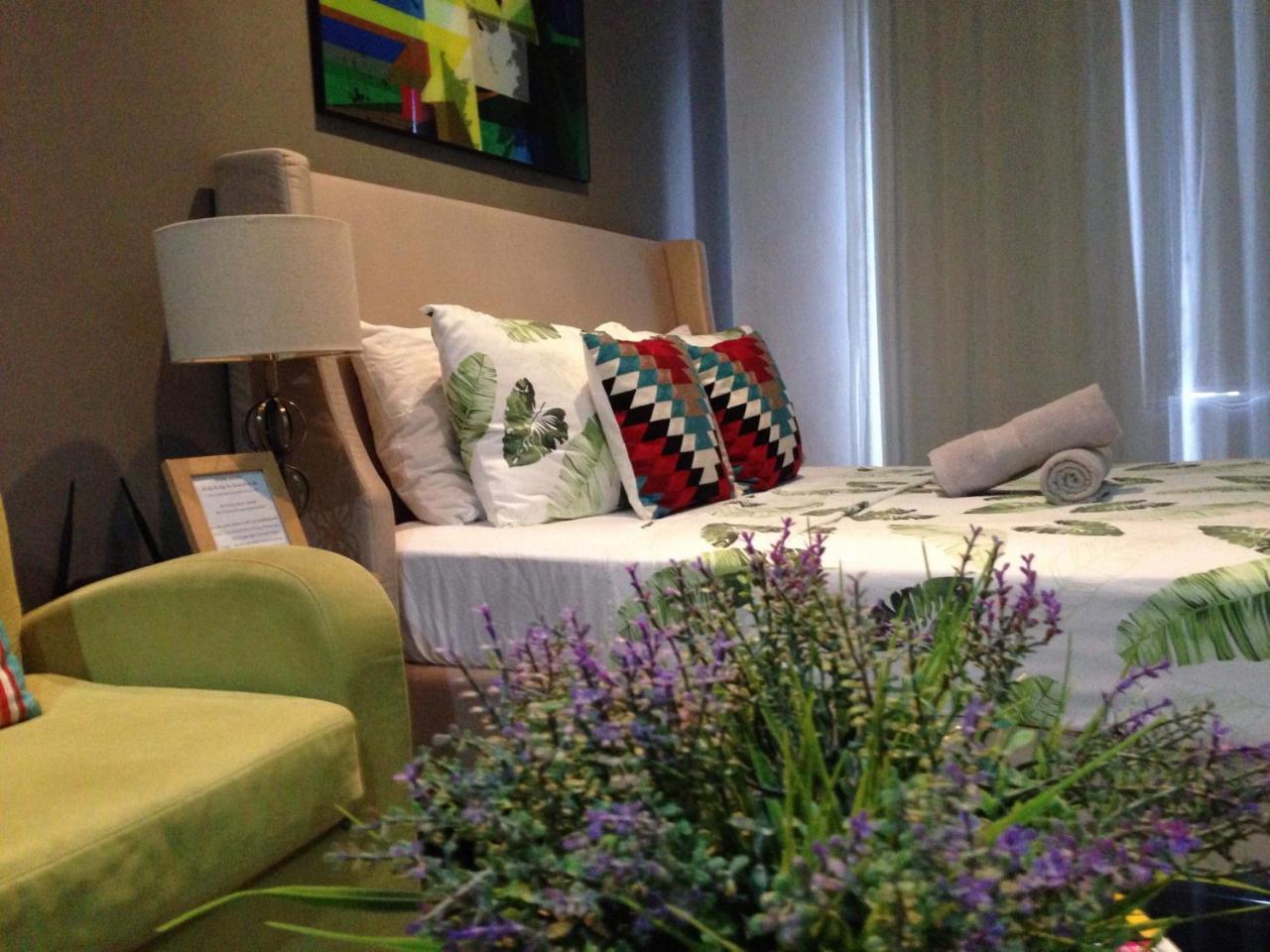 Seven Doors Aparthotels In Gramercy Makati Makati City Zewnętrze zdjęcie